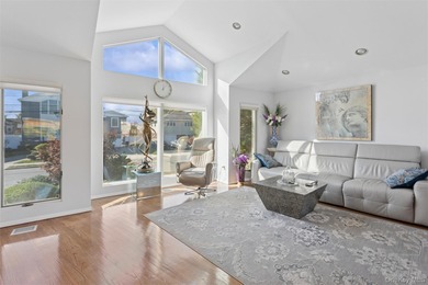 Opportunity Knocks! Welcome to this stunning South Merrick - photo 4
