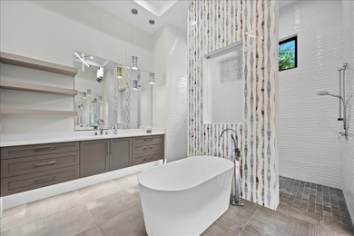 Welcome to an exceptional coastal retreat, where modern luxury - photo 20