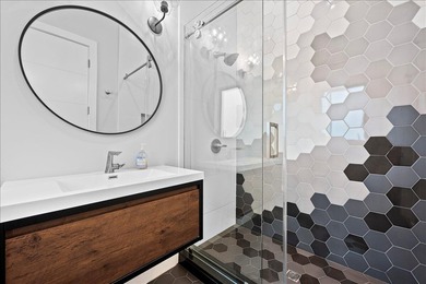 Welcome to an exceptional coastal retreat, where modern luxury - photo 25