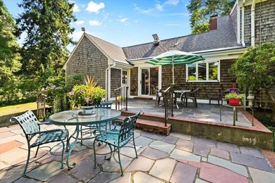 Lovingly cared for by one family since it was built, this - photo 27