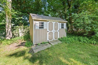 Lovingly cared for by one family since it was built, this - photo 29