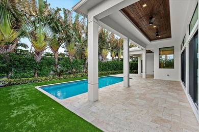 Welcome to an exceptional coastal retreat, where modern luxury - photo 32