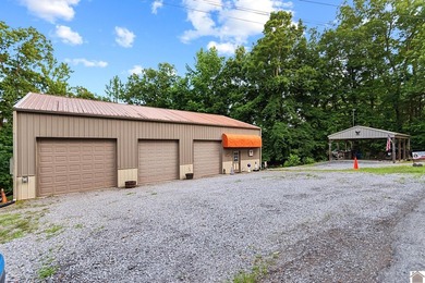 Rockcastle!! This Barn-dominium is on the market for the 1st - photo 2