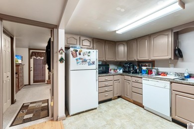 Rockcastle!! This Barn-dominium is on the market for the 1st - photo 6