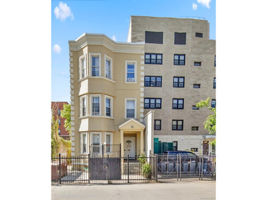 Seller financing available!! Legal 3 family featuring a 4 bed/ 4 - photo 1