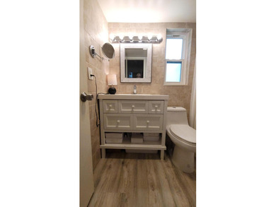 Inviting, light-filled, and impeccably renovated extra-large - photo 14