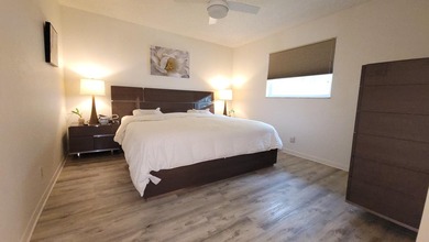 Inviting, light-filled, and impeccably renovated extra-large - photo 17