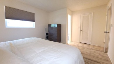 Inviting, light-filled, and impeccably renovated extra-large - photo 18