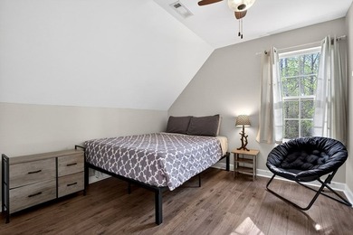 Fully furnished lake-area retreat located in The Falls at Center - photo 25