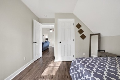 Fully furnished lake-area retreat located in The Falls at Center - photo 26