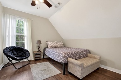 Fully furnished lake-area retreat located in The Falls at Center - photo 27