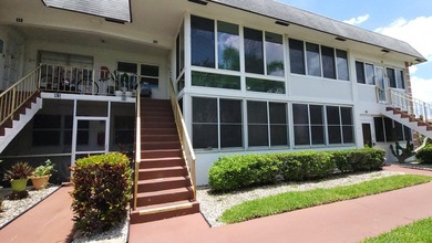 Inviting, light-filled, and impeccably renovated extra-large - photo 28