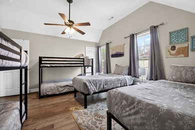 Fully furnished lake-area retreat located in The Falls at Center - photo 31