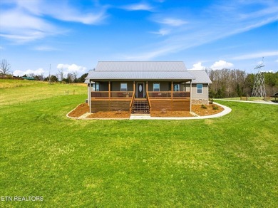 Set against a backdrop of year-round mountain views, this - photo 2