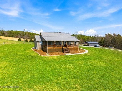 Set against a backdrop of year-round mountain views, this - photo 3
