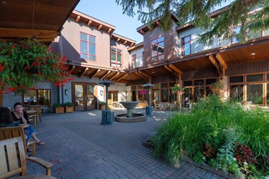 Hailey's ''Town Square'' featuring beautiful courtyard, lobby - photo 4