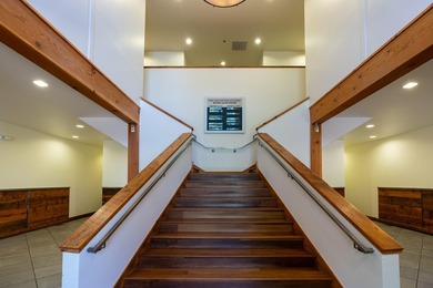 Hailey's ''Town Square'' featuring beautiful courtyard, lobby - photo 6