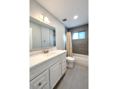 Expansive Brooklyn Home with Dual Dining, Parking Garage & - photo 18