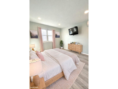 Expansive Brooklyn Home with Dual Dining, Parking Garage & - photo 19