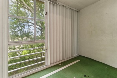 Welcome to this charming corner/end-unit condominium in Golfs - photo 19