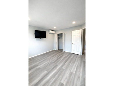 Expansive Brooklyn Home with Dual Dining, Parking Garage & - photo 21