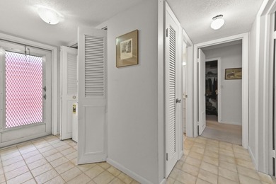 Welcome to this charming corner/end-unit condominium in Golfs - photo 21