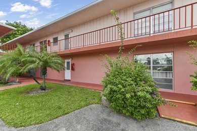 Welcome to this charming corner/end-unit condominium in Golfs - photo 22