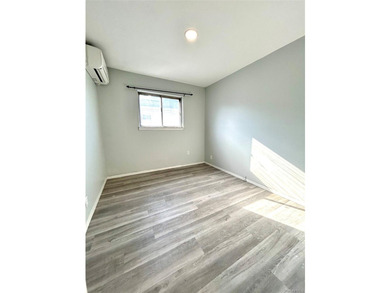 Expansive Brooklyn Home with Dual Dining, Parking Garage & - photo 24