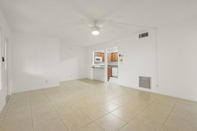 Welcome to a bright and inviting West Palm Beach residence - photo 1
