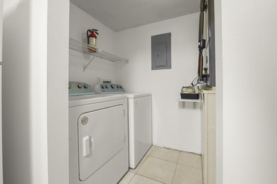 Welcome to a bright and inviting West Palm Beach residence - photo 4