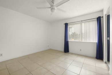 Welcome to a bright and inviting West Palm Beach residence - photo 6