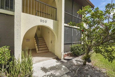 Welcome to a bright and inviting West Palm Beach residence - photo 10