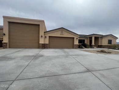 'MODEL HOME ON YOUR LEVEL LOT'. 3400 Square Feet Under Roofes - photo 2