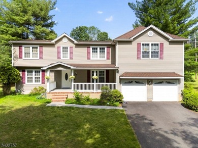 Welcome to this spacious Colonial with beautiful curb appeal - photo 1