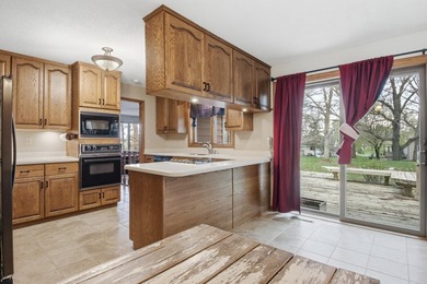 4+ bedrooms, 3 baths and huge double lot! 3 bedrooms on one - photo 11