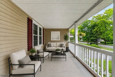 Welcome to this spacious Colonial with beautiful curb appeal - photo 5