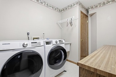 4+ bedrooms, 3 baths and huge double lot! 3 bedrooms on one - photo 34