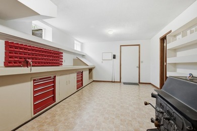4+ bedrooms, 3 baths and huge double lot! 3 bedrooms on one - photo 35