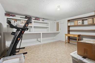 4+ bedrooms, 3 baths and huge double lot! 3 bedrooms on one - photo 36