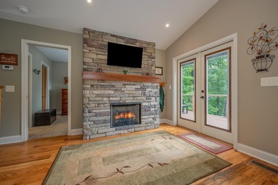 LAKE LANIER HOME WITH WATER ACCESS & VIEWS! Exceptionally well - photo 4