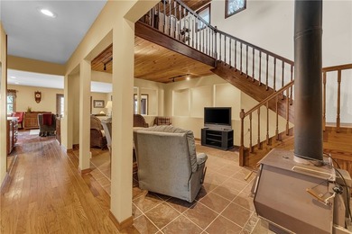 This beautifully designed lakeview residence offers a refined - photo 3