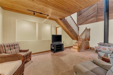 This beautifully designed lakeview residence offers a refined - photo 4