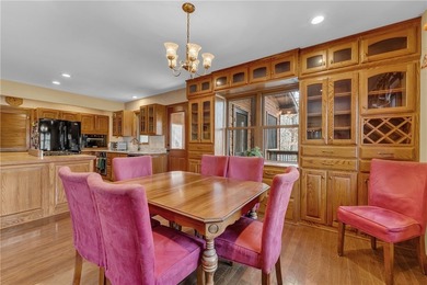 This beautifully designed lakeview residence offers a refined - photo 7