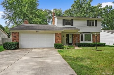 Lake Home For Sale in West Bloomfield, Michigan