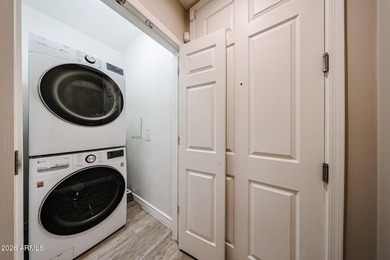 This beautifully remodeled cornerunit 2bed, 2bath condo offers