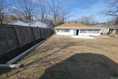 Welcome to 130 Sheridan Rd in North Little Rock-a spacious 3 bed - photo 21