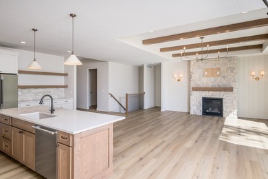 Welcome to 3,639 square feet of thoughtfully designed living - photo 3