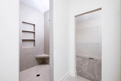 Welcome to 3,639 square feet of thoughtfully designed living - photo 9