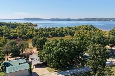 Enjoy lakeside living at its best in this spacious waterfront - photo 32