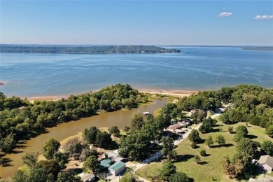 Enjoy lakeside living at its best in this spacious waterfront - photo 33